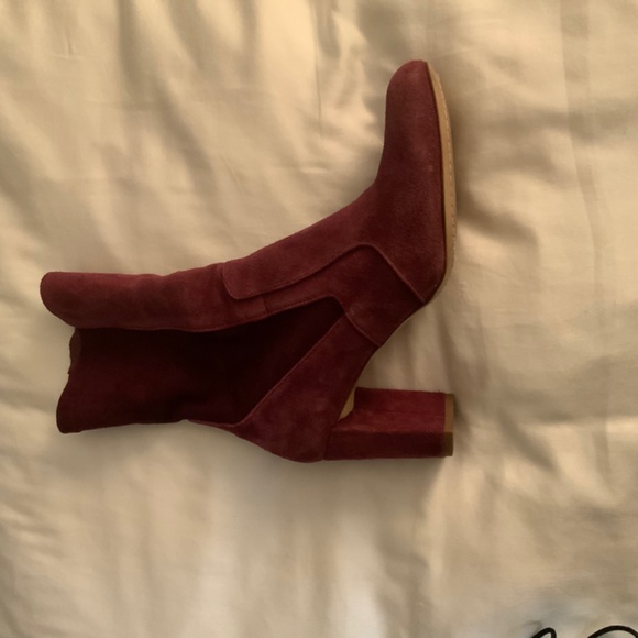Rose/burgundy suede bootie - Picture 2 of 5